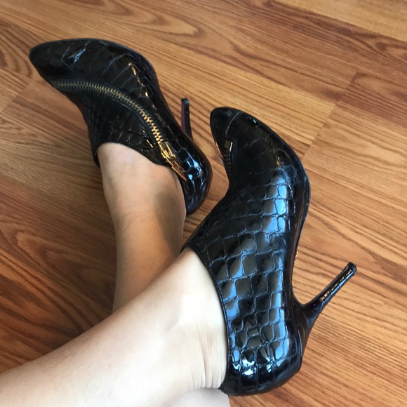 Shoes - Picture 3 of 4